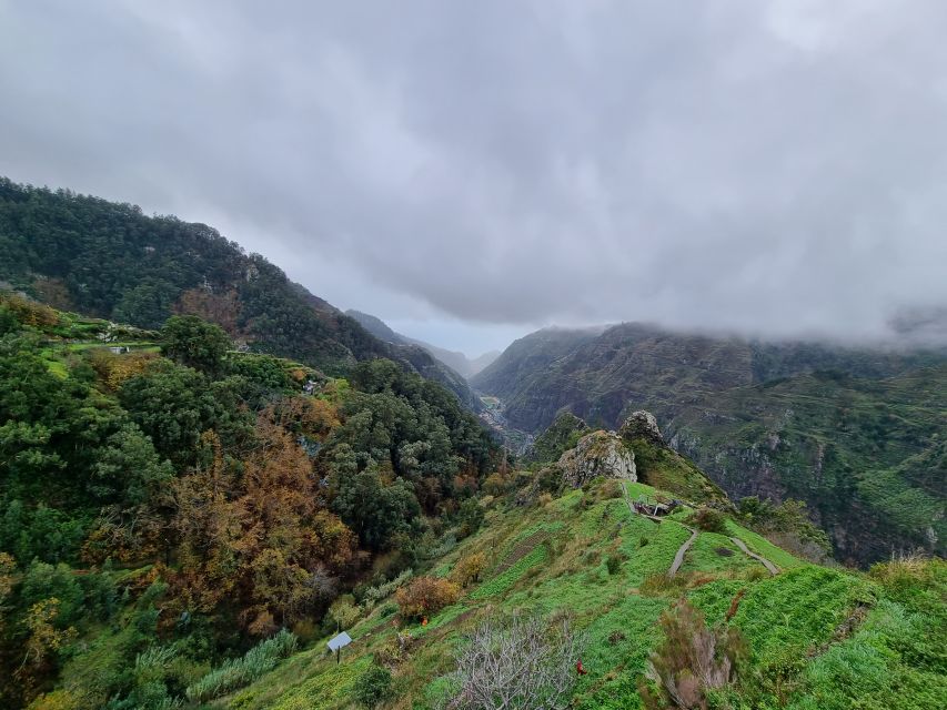 Madeira: Picturesque Peaks and Skywalk private 4x4 Jeep tour - Câmara de Lobos: the fishing village stop that sets the tone