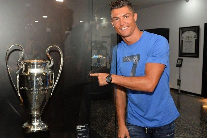 Madeira: Private Cristiano Ronaldo Tour with CR7 Museum - From Cruise Port to Barcelos Viewpoint: fast orientation with a big Madeira payoff