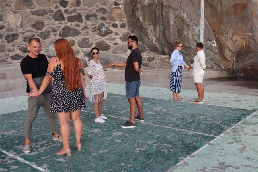 Madeira: Salsa and Bachata dance and discovery experience - The Hour’s Pace, From Warm-Up to Dance Social