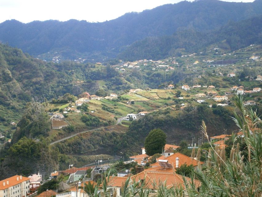 Madeira: Santana 6-Hour Full-Day Tour - Portela’s Eagle’s Cliff, geology you can feel in your chest
