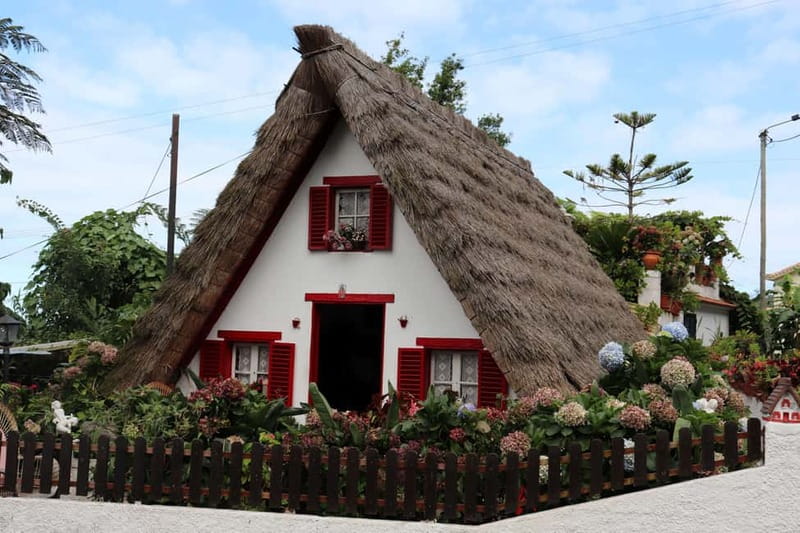 Madeira: Santana Jeep Safari and Balções Levada Walk - Starting in Funchal or Caniço, Then Up to Pico do Arieiro