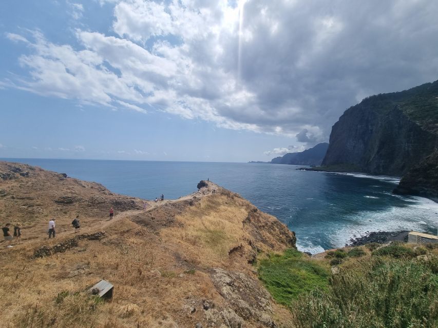 Madeira : Santana, Pico Arieiro, walk full day 4x4 Jeep tour - Guide Quality Makes or Breaks a Madeira Day Trip