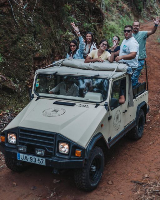 Madeira: Small group East tour ( Pico Arieiro , Santana) - Faial photo stop, Guindaste viewpoint, and the slopes-to-sea story