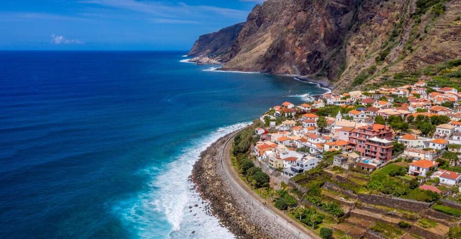 Madeira : Southwest coast, Run & Anjo´s Waterfall 4x4 Tour - Southwest Madeira on an Open-Top 4x4: The Big Idea