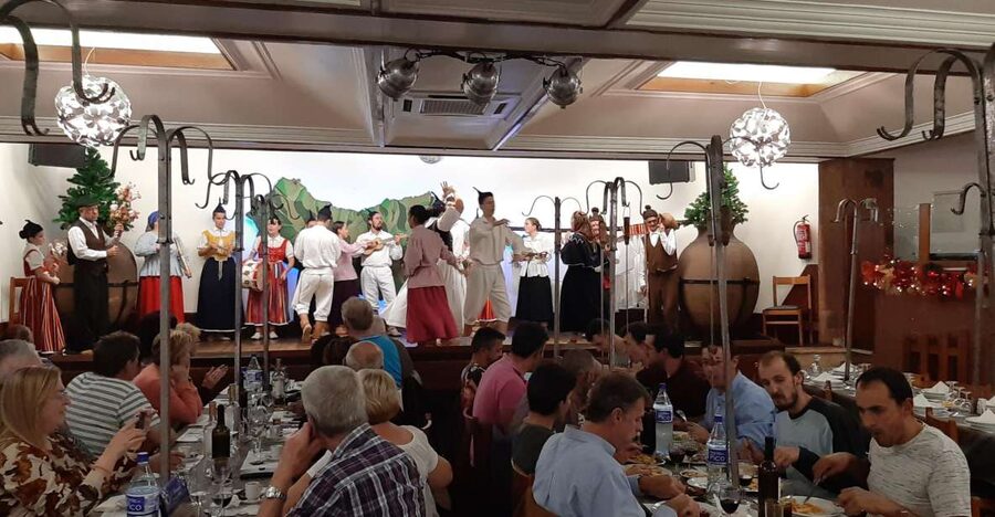 Madeira: Traditional Madeiran Dinner & Show - The folk show: what to expect and how to enjoy it