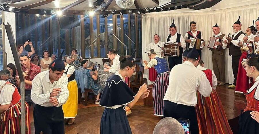 Madeira:TypicalShowFolklore Evening.included.Dinner transpt - Dinner in Madeira: espetada, sides, and how the not-limited meal is served