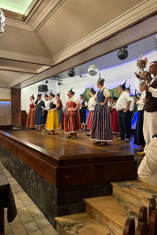 Madeira:TypicalShowFolklore Evening.included.Dinner transpt - The live folklore show: dancing, local participation, and the mood