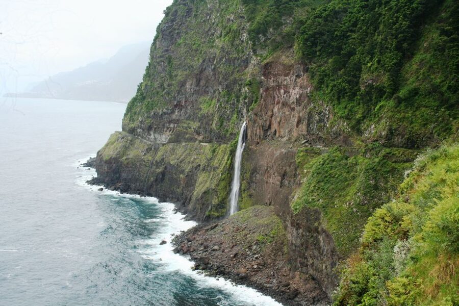 Madeira: West Tour with Porto Moniz and Volcanic Pools - Porto Moniz volcanic pools: when to plan for a swim