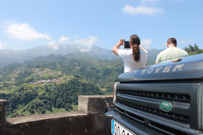 North Tour & Wine Tasting - 4x4 (Small Groups) - Santana’s thatched houses, where the iconic look is still lived in