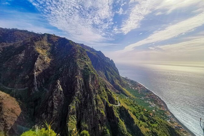 Oldtimer Sightseeing Tour in the West and Northwest - From Câmara de Lobos to Cabo Girao skywalk: the dramatic opener