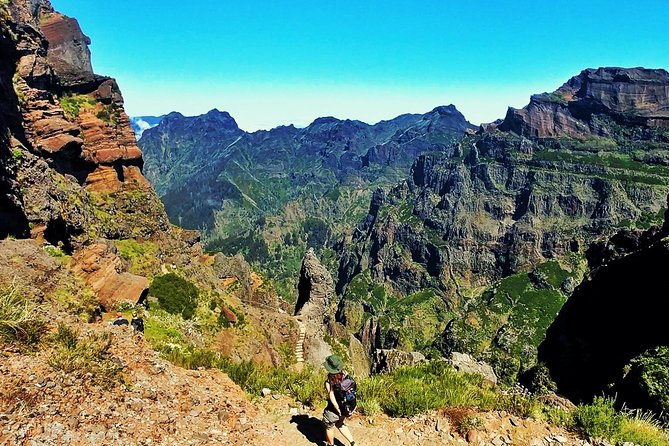 Pico do Areeiro to Pico Ruivo (PR 1) - Hiking Tour in Madeira - Reaching Pico Ruivo: The 360° Panoramic Payoff