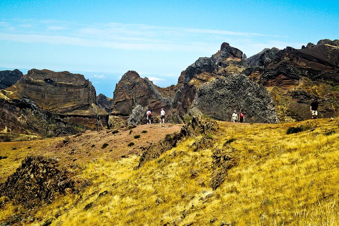 Pico do Arieiro - Pico Ruivo - Achada do Teixeira Walk - Ninho da Manta Belvedere: Big Views and Real Weather Reality