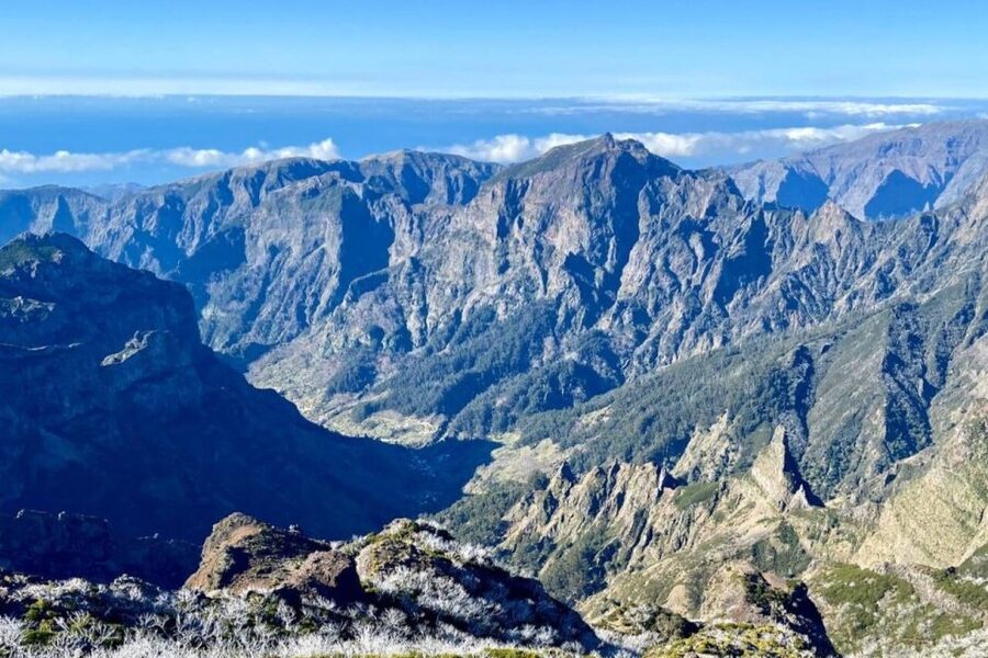 Pico Do Arieiro Pico Ruivo Sunrise or Morning Hike Transfers - Pico do Arieiro start: the first section that sets the mood