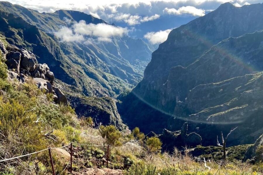 Pico Do Arieiro Pico Ruivo Sunrise or Morning Hike Transfers - What to pack for this Madeira high-altitude walk