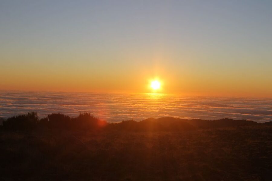 Pico do Arieiro: Private 4x4 Sunrise Trip with Hot Drinks - Warm Drinks, Wind Coats, Chairs, and Staying Outside Longer