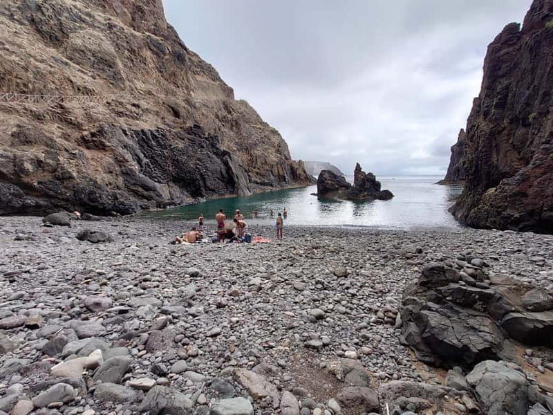 Porto Santo: Island Highlights 4x4 Tour with Hotel Transfers - Your 7-Hour Route: From Viewpoints to Fonte da Areia and Beyond