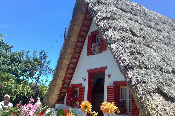 Private - Balcões Walk & A-Framed Houses Tour - Pico do Arieiro: the climb from green to bare rock and knife-edge views