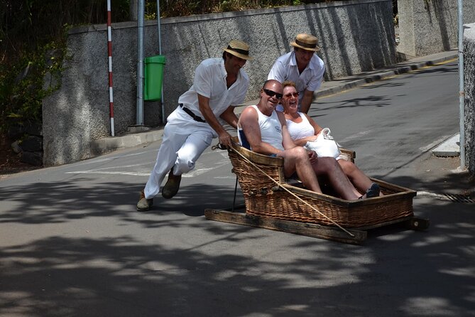 Private Express Tuk Tuk Tour Funchal Old Town & Toboggans - Meeting at Avenida Sá Carneiro and the early momentum to Monte