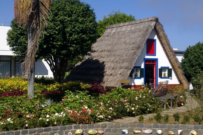 Private Madeira tour 8 people - Santana-style highlights: houses, lunch, and poncha when the route allows it