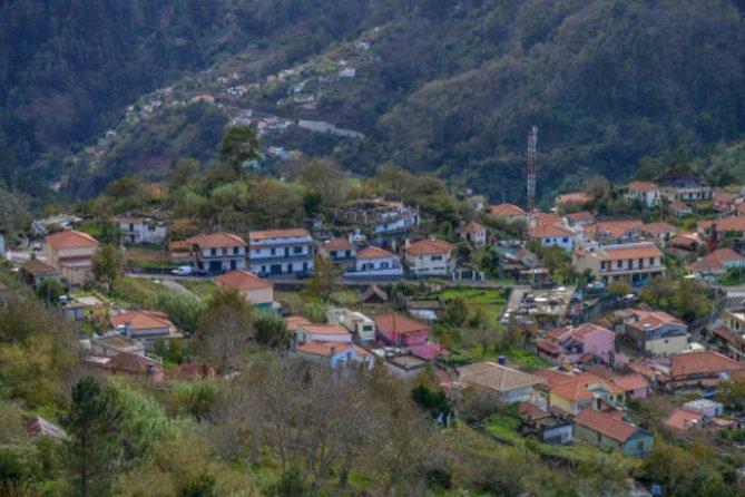 Private: Maderia Island Tour & Famous Monte Toboggan Ride - Pico dos Barcelos: a quick climb up for big, clear outlooks