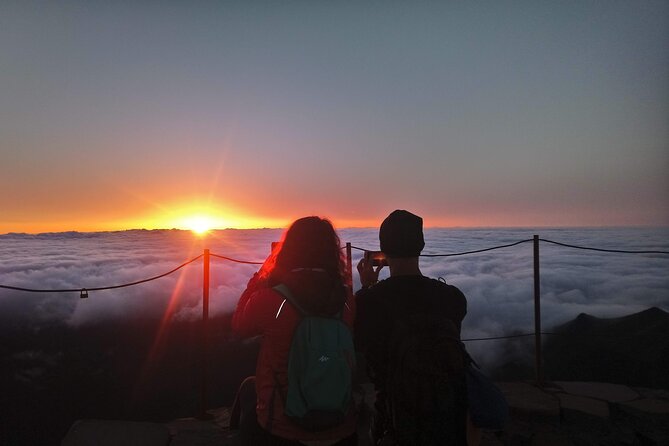 Private Sunrise Pico do Areeiro Half Day with easy levada walk - Miradouro do Guindaste: short skywalk time, big photos, and real nerve