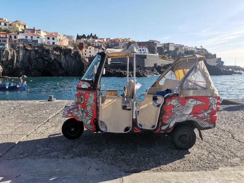 Private tour:Câmara de Lobos Churchill Bay Guided Tuk Tuk - Monumental Street to banana plantations outside Funchal