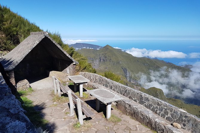Private Walk Achadas Teixeira - Pico Ruivo Half-day - Views beyond Pico Ruivo: the peaks you can pick out