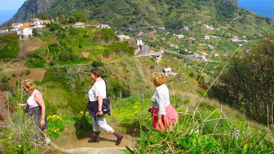 Referta / Castelejo - Levada Walk - The main viewpoint: Penha d’Águia and the 590-meter moment