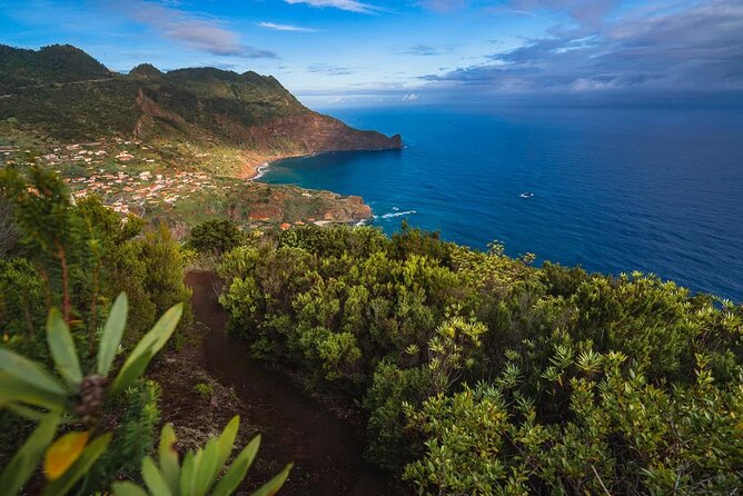 Santana / Typical Houses Tour - Fortress of Faial and Penha de Águia: A 30-Minute Rock-View Break