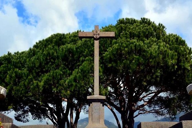 Scenic Route - Nuns Valley Tour - Valley of the Nuns (Curral das Freiras): history you can see from the road