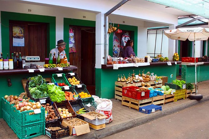 Sunday Market and Gardens Tour - Santo da Serra market: snacks, shopping, and island life in one hour