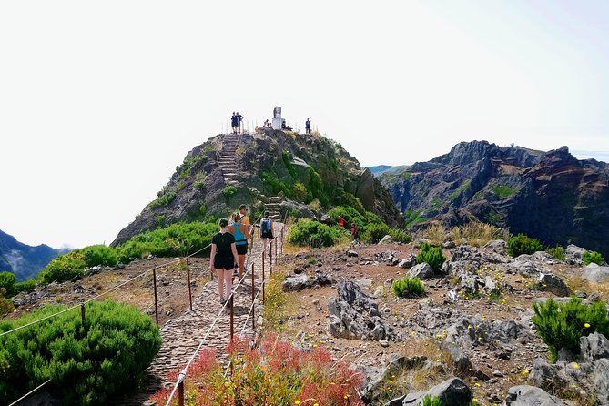 Sunrise Guided Hike PR1 Pico do Areeiro Pico Ruivo small group - Pico Ruivo and the quick top-of-the-island break