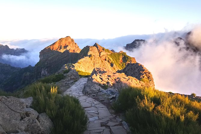 Sunrise Guided Hike PR1 Pico do Areeiro Pico Ruivo small group - Guides, safety, and the small-group advantage (why it matters at altitude)
