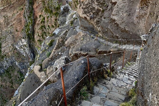 Sunrise Transfer To Pico Do Arieiro, Hike To Pico Ruivo & Return From Teixeira - Transfers, Group Size, and Why This Format Is Good Value