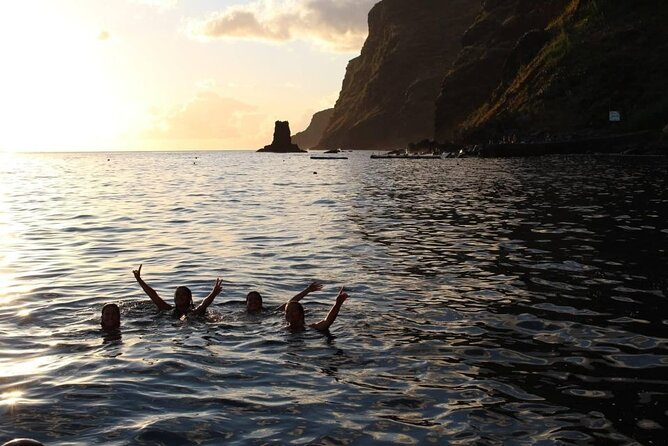 Sunset Cruise with Dinner on Board - Time, duration, and your first decision: pickup or meet at Pontinha