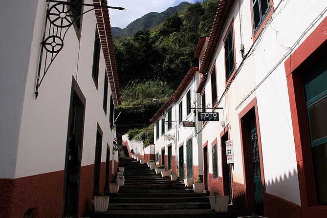 Tour - 8 Villages to the West - What you should expect from the driver and guide (and why it affects your day)