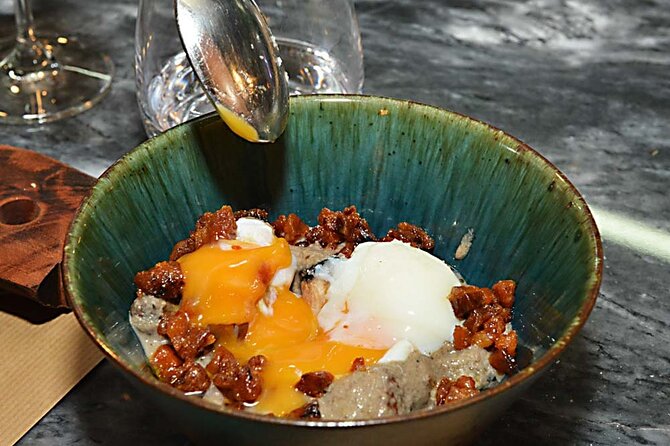 Wine, Dine & Indulge: premium wine & food tour in Madeira - Funchal on foot: how your guide turns streets into a food map